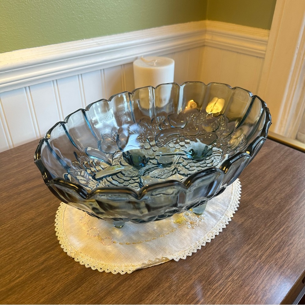 VTG Indiana Glass Pastel Blue Oval 4 Footed Centerpiece Fruit Bowl Harvest Grape